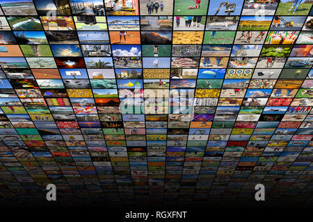 Gigante multimediale video widescreen e pareti di immagini Foto Stock