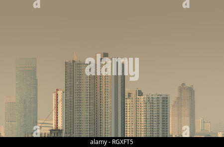 BANGKOK, Thailandia-gennaio 27, 2019 : l'inquinamento atmosferico. Cattiva qualità dell'aria riempita con polvere. Il riscaldamento globale da inquinamento atmosferico. Problema ambientale Foto Stock