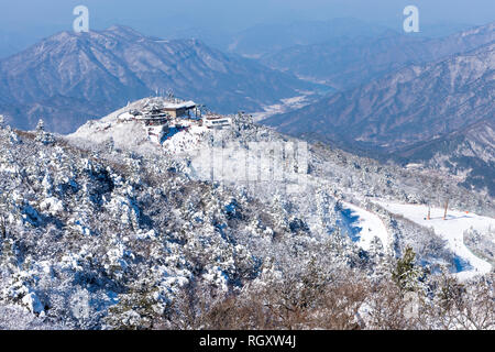 Paesaggio invernale in montagna Deogyusan, Corea del Sud. Foto Stock