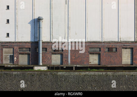 Vista in dettaglio di una casa di storage presso il Porto orientale, Francoforte Hesse, Germania, Europa Foto Stock