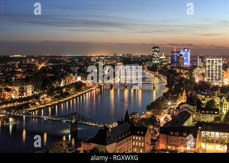 Vista del fiume principale a sera, Francoforte Hesse, Germania, Europa Foto Stock