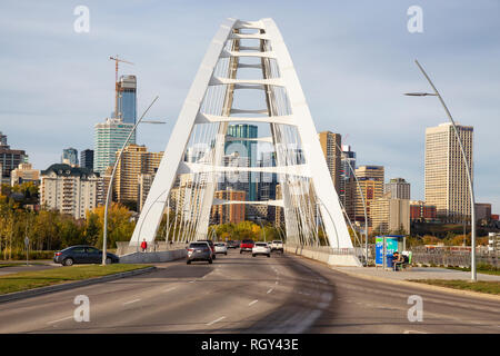 Edmonton, Alberta, Canada - 25 Settembre 2018: vista panoramica della splendida città moderna durante una giornata di sole. Foto Stock