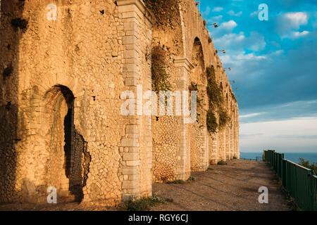 Terracina, Italia. Resti del Tempio di Giove Anxur. Foto Stock