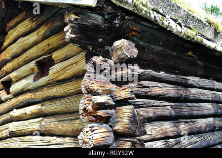 Dettaglio di falegnameria sul tradizionale norvegese casa in legno Foto Stock