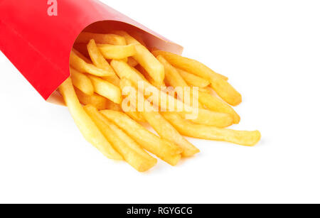 Le patatine fritte in un rosso astuccio isolato su bianco Foto Stock