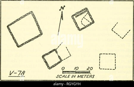 . Bollettino. Etnologia. 260 Bureau of American etnologia [B0LL. 155 che non sono paralleli facciate. Tre delle camere sono di grandi dimensioni, il larg- est essendo 16 da 10 metri. Vi è un panchetto lungo una parete di questa stanza e ci sono banchetti in alcune delle camere più piccole. Una camera dispone di tre bassi livelli di terrazza all'interno di esso. Sembra come se V-50 era attaccato alla parete grande di cui sopra. La maggior parte delle camere sono annesse alla discesa della parete, ma ci sono due piccoli attaccato al lato in salita. Una grande raccolta di oltre 500 sherds è dato un misto di datazione di Huancaco-Tomaval. Ford Foto Stock