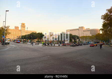 Barcellona, Spagna - 20 novembre 2015: Barcellona paesaggio urbano di mattina. Barcellona è la capitale della comunità autonoma di Catalogna Foto Stock