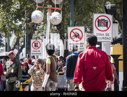 Caracas, Venezuela. 31 gennaio, 2019. Zona di sicurezza non video e foto. In questa zona i due giornalisti francesi Quotidien, Baptiste des Monstiers e Pierre Caille furono arrestati, la dimostrazione al di fuori del palazzo presidenziale Miraflores a sostegno di Nicolas Maduro, Caracas - Venezuela, 31 gennaio 2019. Credito: Elyxandro Cegarra/ZUMA filo/Alamy Live News Foto Stock