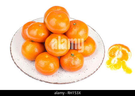 Dolci mandarini maturi sulla piastra. Foto Studio Foto Stock