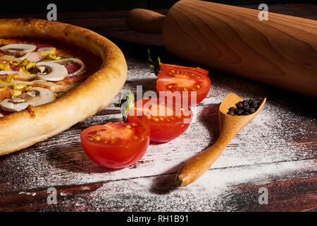 1 cucchiaio di concentrato di pomodoro e pizza Foto Stock