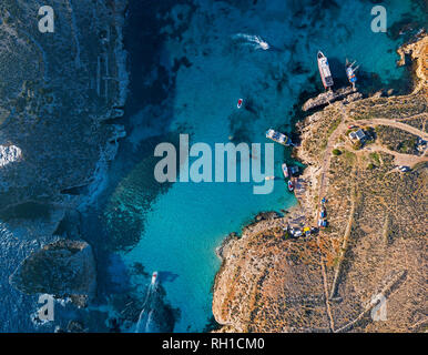 Antenna del paesaggio della laguna blu a Malta Foto Stock