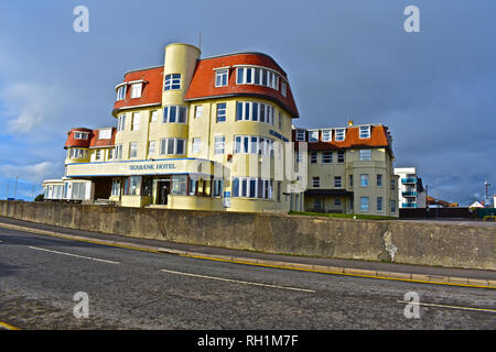 Il Seabank Hotel è un hotel storico che occupa una splendida posizione sulla spianata che si affaccia sul Canale di Bristol / mare.Porthcawl S.Galles Foto Stock