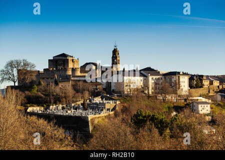 La città medievale di Puebla de Sanabria, provincia di Zamora. Castilla Leon, Spagna. Europa Foto Stock