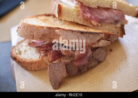 Sandwich con prosciutto affumicato Foto Stock