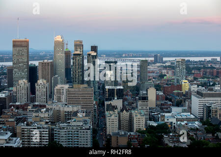 Montreal Downtown al tramonto, vista dal Belvedere Kondiaronk, Quebec, Canada Foto Stock