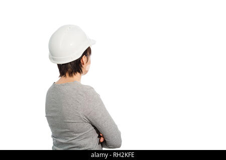 Vista posteriore del fiducioso giovane donna ingegnere indossare casco protettivo isolate su sfondo bianco con copia spazio. Foto Stock