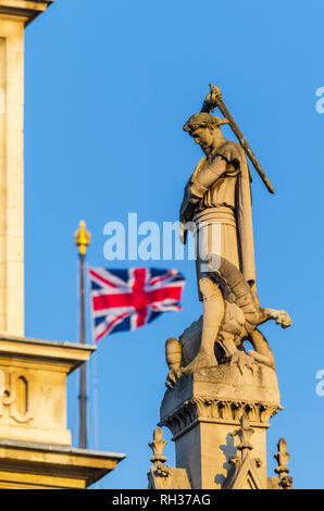 Regno Unito, Inghilterra, Londra, ampio Santuario, Westminster Abbey e scuola di Westminster Memorial, San Giorgio che uccide il drago Foto Stock