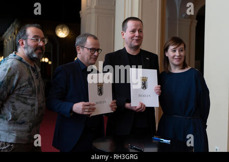 Berlino, Germania. 31 gennaio, 2019. Conferenza stampa presso la Komische Oper circa il futuro della Komische Oper con Barrie Kosky, il dottor Klaus Lderer, Philip Broe re. Credito: Beata Siewicz/Pacific Press/Alamy Live News Foto Stock