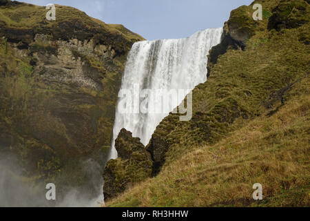 Skógafoss cascata nel sud dell'Islanda. Foto Stock