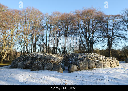 31 Gennaio 2019: Clava Cairns vicino al campo di battaglia di Culloden, una età del Bronzo cimitero complesso di tombe di passaggio, anello cairns, frenare cairns, e pietra permanente Foto Stock