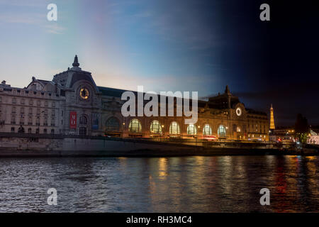 Musee d'Orsay giorno e notte transizione - Parigi Foto Stock