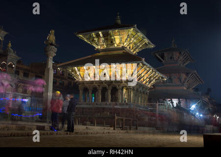 KATHMANDU, NEPAL - 5 maggio: Krishna Mandir in Patan il Jan 16, 2019. Patan è elencato come un patrimonio mondiale dall UNESCO, i templi ha mille anni della sua Foto Stock