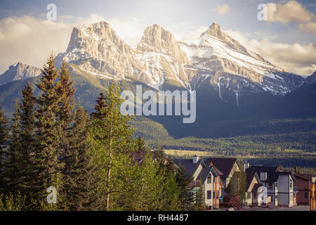 Le tre sorelle nel Parco Nazionale di Banff. Canmore, Alberta, Canada. Foto Stock