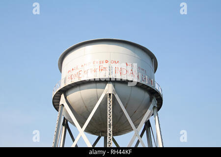 Alcatraz Water Tower, Isola di Alcatraz e la baia di San Francisco, California, Stati Uniti d'America. Graffiti da 1969-71 Occupazione di Alcatraz è visibile. Foto Stock