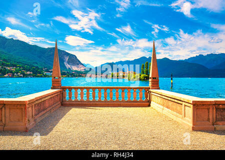 Isola dei Pescatori e la terrazza da Isola Bella, isola di pescatori nel lago Maggiore e sulle Isole Borromee, Stresa Piemonte Italia, Europa. Foto Stock