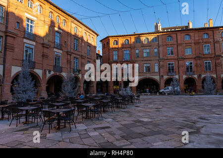 Vista della piccola città di Montauban, Francia Foto Stock