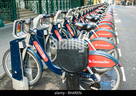 Boris bikes in Covent Garden di Londra, Regno Unito Foto Stock