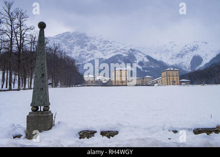 Il Santuario di Oropa durante il periodo invernale con neve, provincia di Biella, Piemonte, Italia, patrimonio Unesco Foto Stock