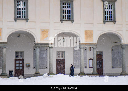 Il Santuario di Oropa durante il periodo invernale con neve, provincia di Biella, Piemonte, Italia, patrimonio Unesco Foto Stock