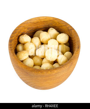 Salate di noci di macadamia isolato su bianco Foto Stock