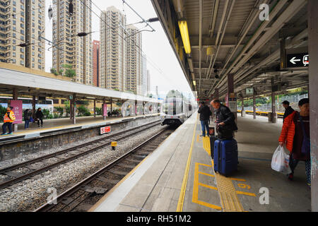 HONG KONG - Dicembre 26, 2015: Mass Transit Railway Station. MTR è il transito rapido sistema ferroviario in Hong Kong. Si tratta di uno dei più profitabl Foto Stock