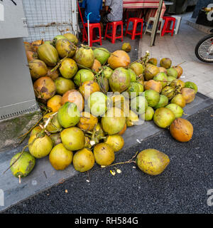 La cucina di strada nelle bancarelle in Chinatown a Kuala Lumpur Foto Stock