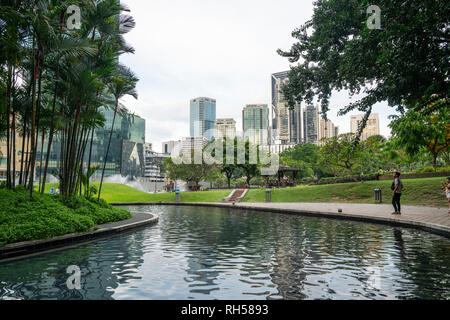 Una vista del lago in KLCC Park a Kuala Lumpur Foto Stock