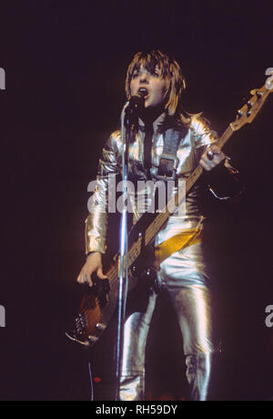 SUZI QUATRO rock americano musicista circa 1974 Foto Stock