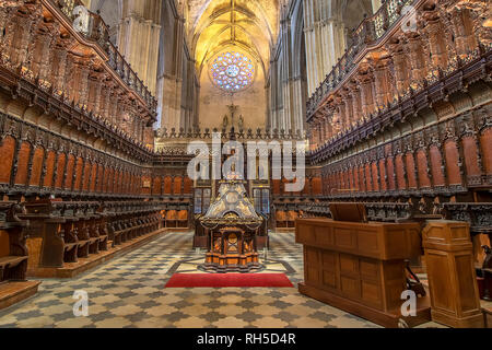 Siviglia, Spagna - 13 Gennaio 2019: il coro in legno della Cattedrale di Siviglia in Andalusia, Spagna Foto Stock