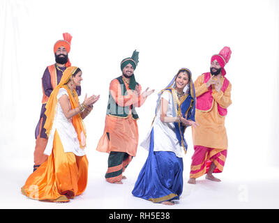 Ritratto di un gruppo di ballerini BHANGRA Foto Stock