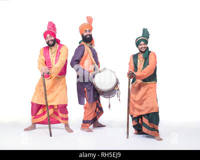 Ritratto di un gruppo di tre danzatori BHANGRA Foto Stock