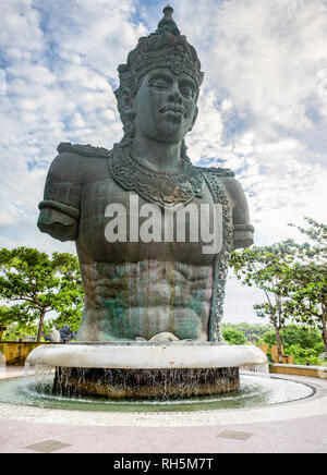 Un enorme statua di Vishnu a Bali Foto Stock