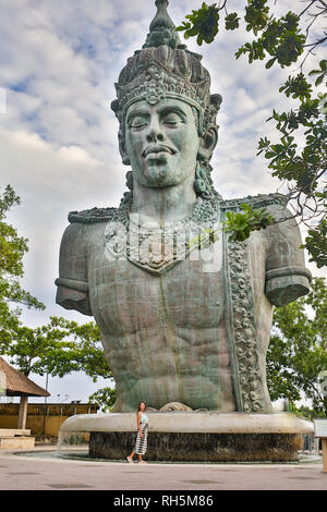Un enorme statua di Vishnu a Bali Foto Stock