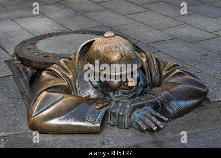 La scultura;cumil;l'uomo al lavoro;;Bratislava Slovacchia; Foto Stock