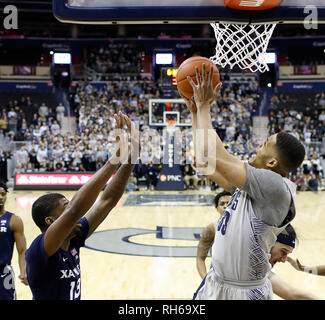 31 gennaio 2019: Georgetown Hoyas in avanti (33) Trey lutto va al cestello durante una NCAA di pallacanestro degli uomini di gioco tra il Georgetown Hoyas e Xavier moschettieri al capitale una Arena in Washington, DC Justin Cooper/CSM Foto Stock