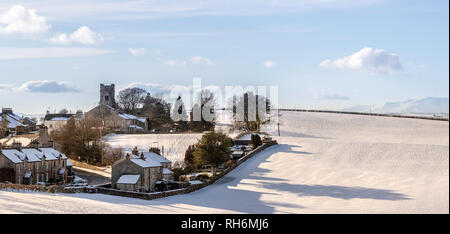 Cumbria. Il 1° febbraio 2019. Regno Unito: Meteo Grayrig villaggio in Cumbria, visto nel pomeriggio la neve, Cumbria, 1 Feb 2019 Credit: Russell Millner/Alamy Live News Foto Stock