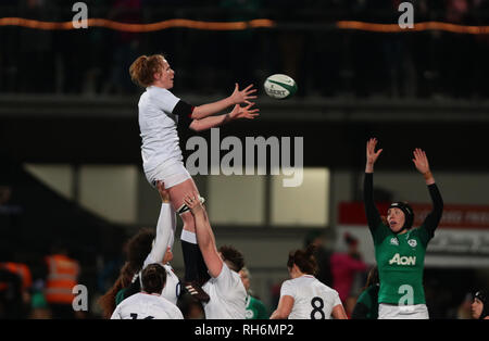 Energia Park, Dublin, Irlanda. Il 1° febbraio 2019. Womens Sei Nazioni di rugby, Irlanda contro l'Inghilterra; Caterina O'Donnell (Inghilterra) raccoglie la sfera lineout Credito: Azione Sport Plus/Alamy Live News Foto Stock