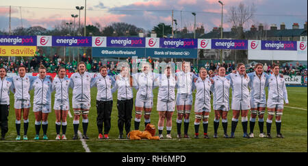 Energia Park, Dublin, Irlanda. Il 1° febbraio 2019. Womens Sei Nazioni di rugby, Irlanda contro l'Inghilterra; il team inglese cantare il loro inno nazionale Credito: Azione Sport Plus/Alamy Live News Foto Stock