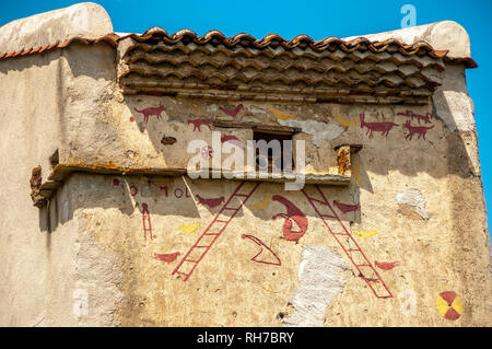 Pittura PICCIONAIA NELLA REGIONE LEMBRONNAIS VICINO ISSOIRE CITTÀ, Auvergne, Francia Foto Stock