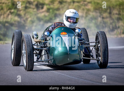 Starider mezzo litro di club di auto da corsa dura in curva a Gurston Down Hill Clinb nel Wiltshire. Foto Stock